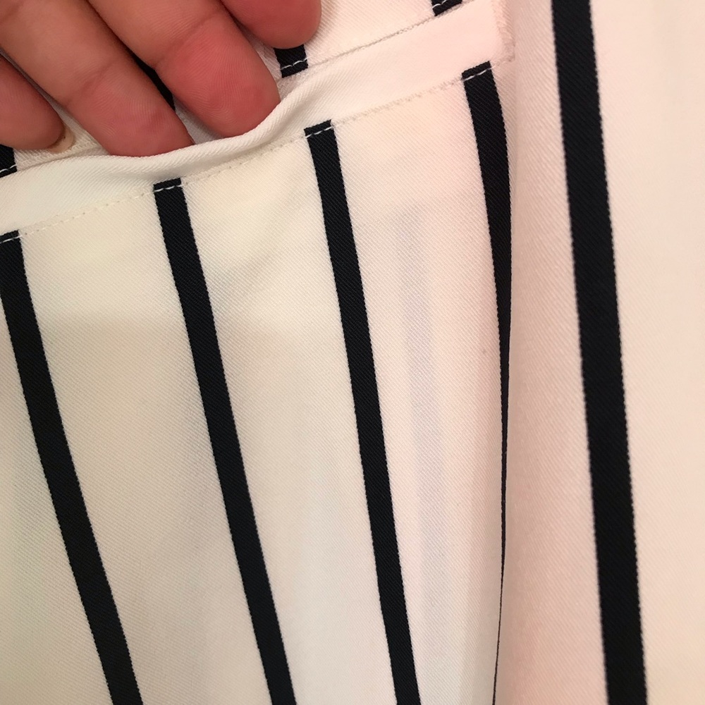 KARDASHIAN KOLLETION SHORTS - Picture 5 of 6